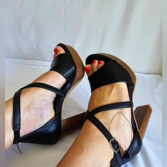 NWT Torrid Crisscross Strap Platform Heels -SAME DAY SHIP - ORDER BY 4PM PST - Picture 4 of 16